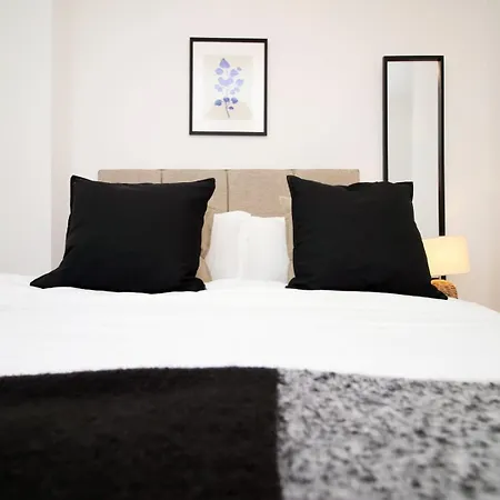 Cohost Partners | Central And Contemporary 2Br Swindon Exterior photo