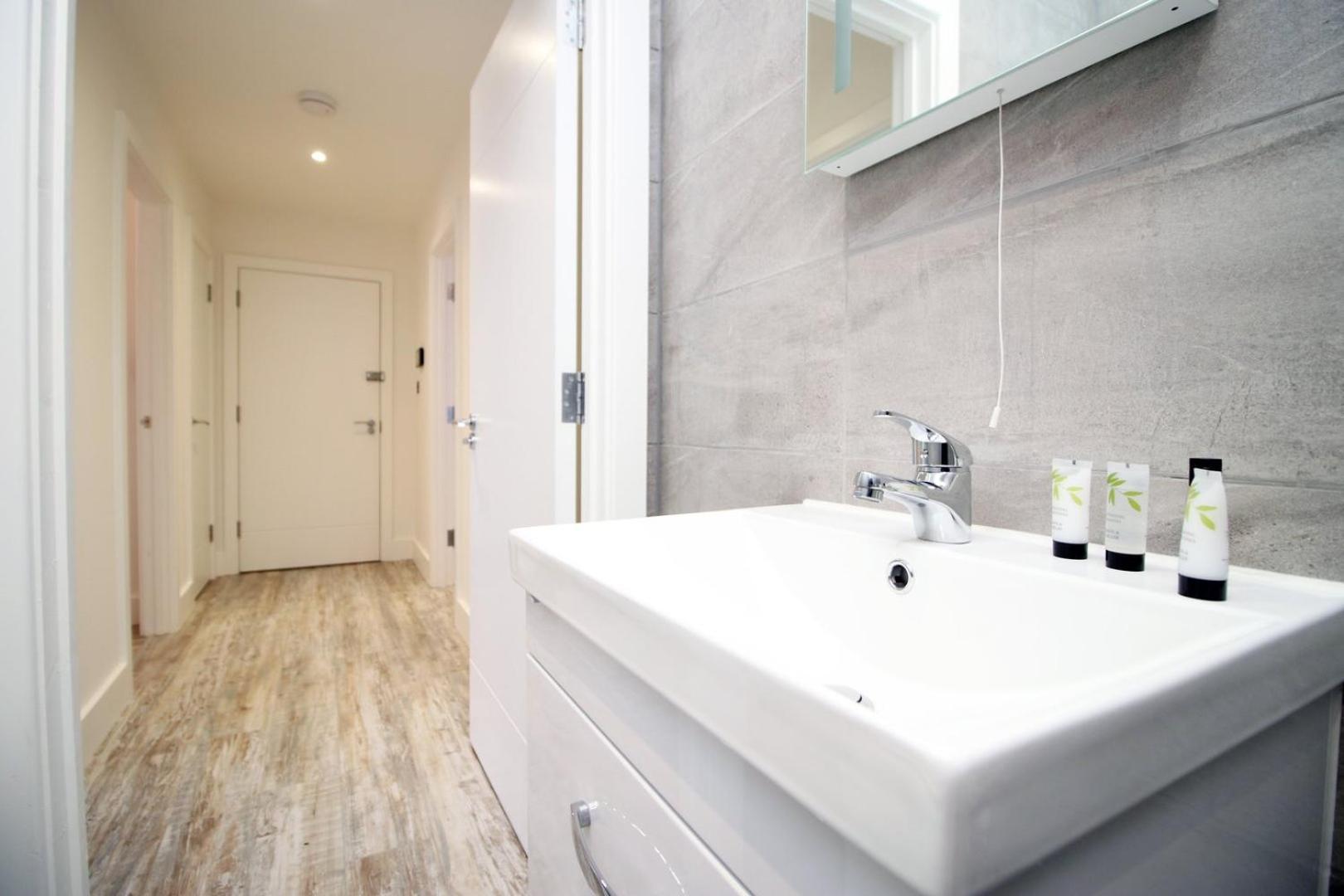 Cohost Partners | And Contemporary 2br Apartment *